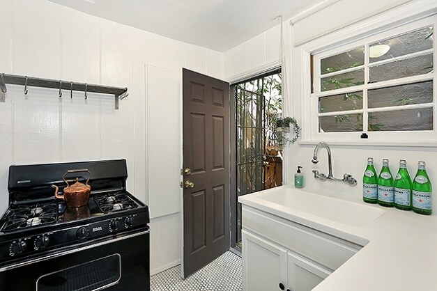 More Photos Of 155 S Westmoreland Ave, Los Angeles Apartments For Sale