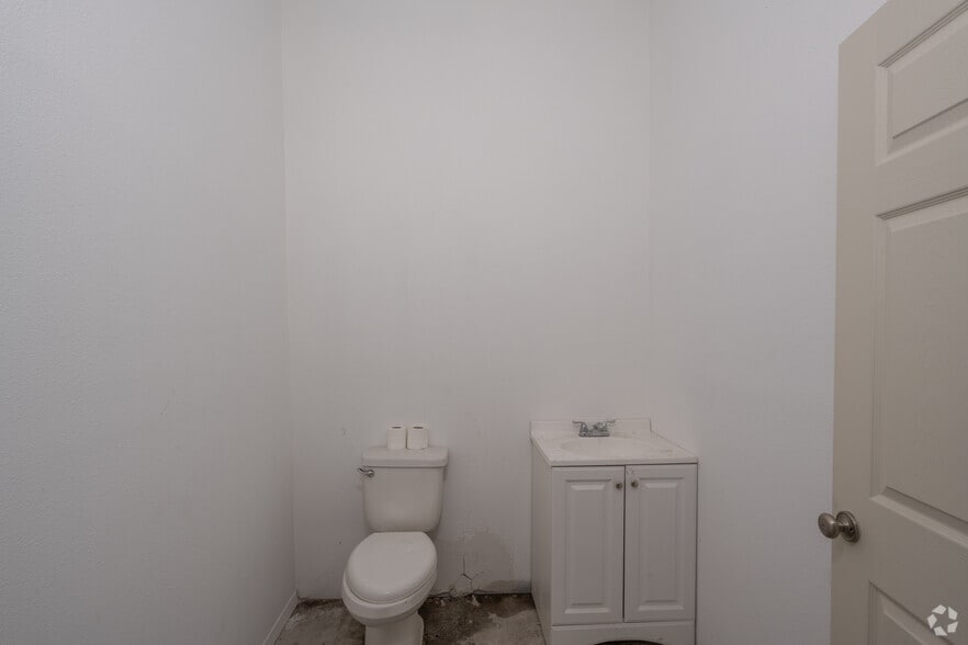 More Photos Of 2653 Blue Mound Rd W, Haslet Warehouse For Lease