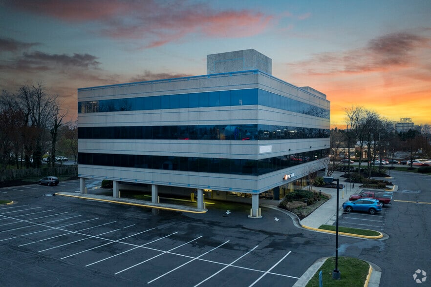 More Photos Of 950 Herndon Pkwy, Herndon Office For Sale