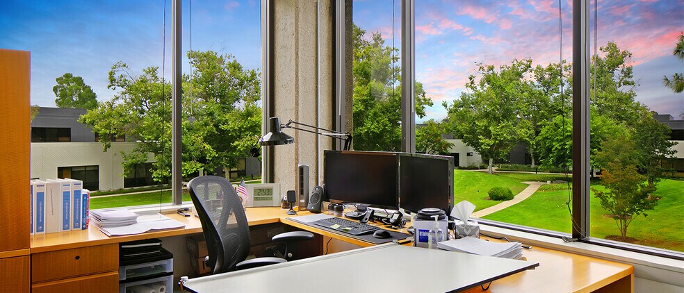 More Photos Of 18008 Skypark Cir, Irvine Loft Creative Space For Lease