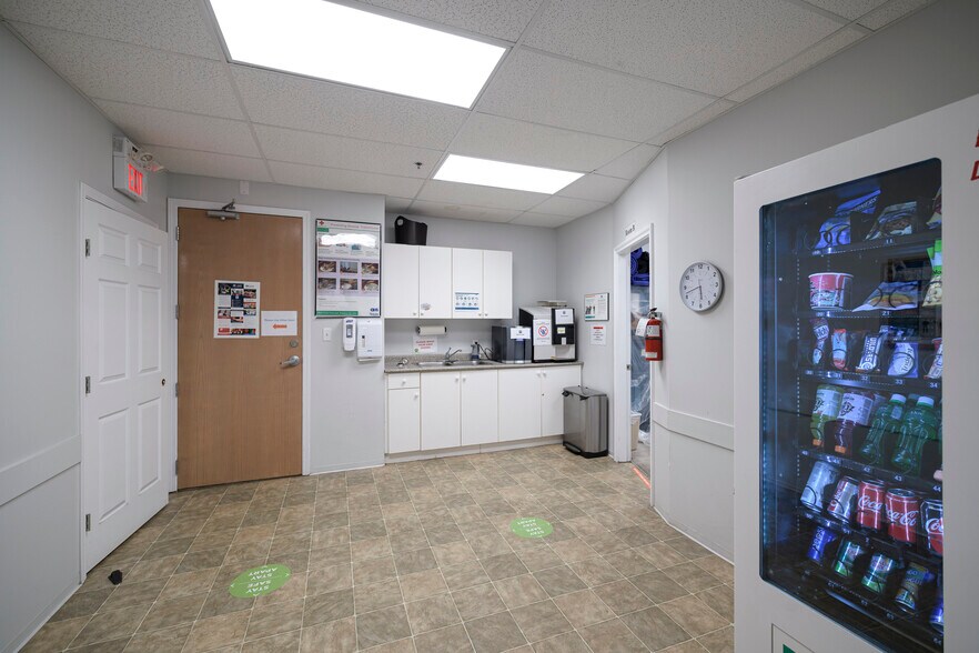 More Photos Of 12639 80 Ave, Surrey Showroom For Sale