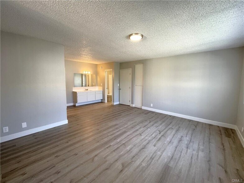 More Photos Of 13717 Chadron Ave, Hawthorne Apartments For Sale