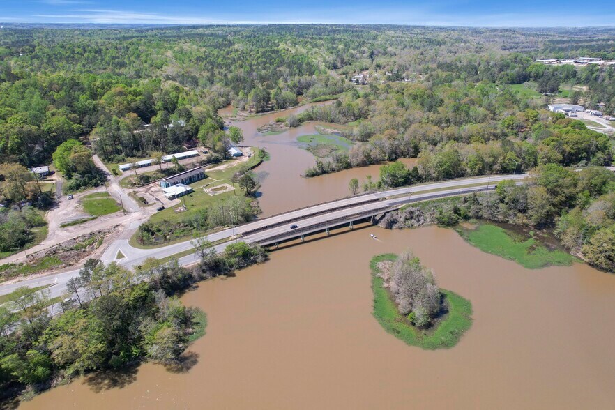 More Photos Of 1010 N Eufaula Ave, Eufaula Hotel For Sale