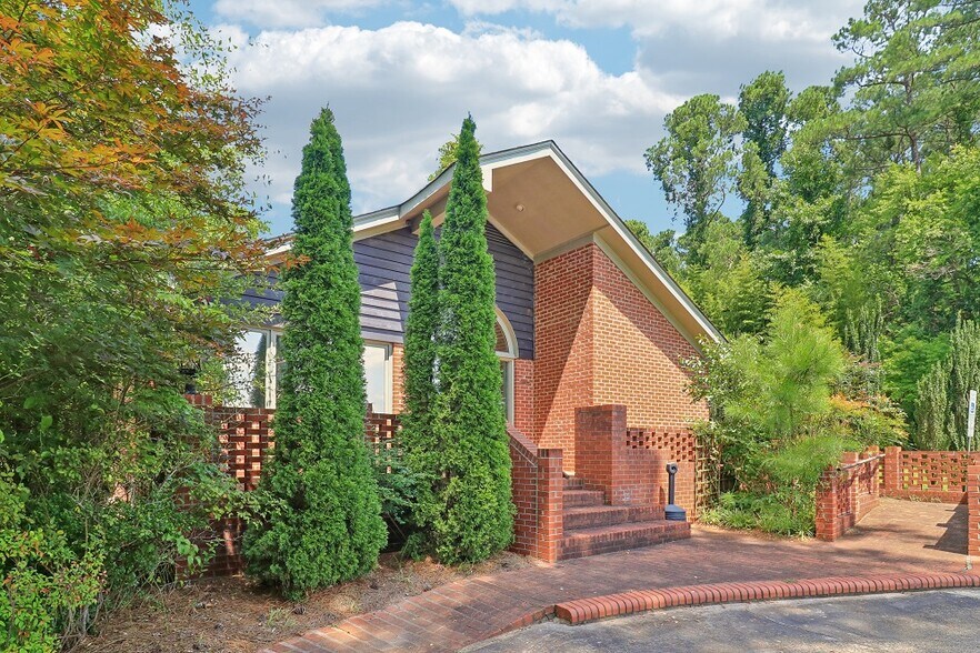 More Photos Of 1007 Carthage St, Sanford Medical For Sale