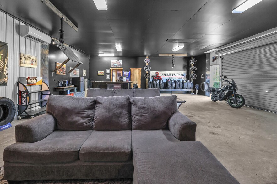 More Photos Of 101 Caney Pl, Glenwood Auto Repair For Sale