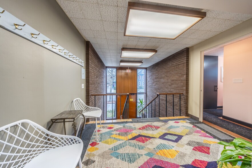 More Photos Of 71 Park Ave, Rochester Medical For Sale