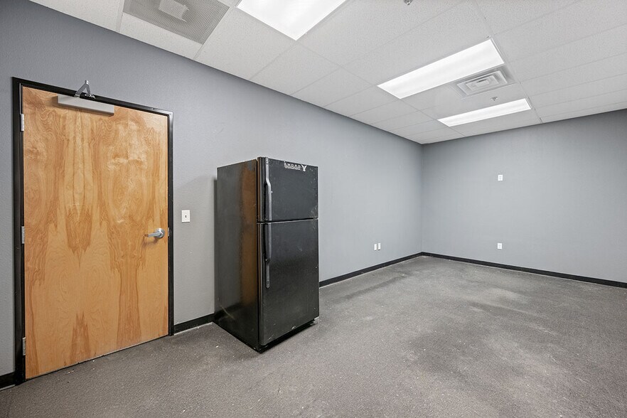 More Photos Of 610 E Glendale Ave, Sparks Warehouse For Lease