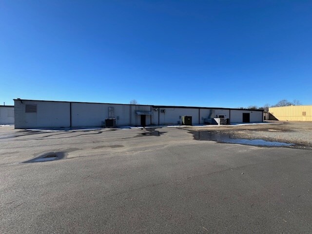 More Photos Of 1243 E Garner Bagnal Blvd, Statesville Warehouse For Lease