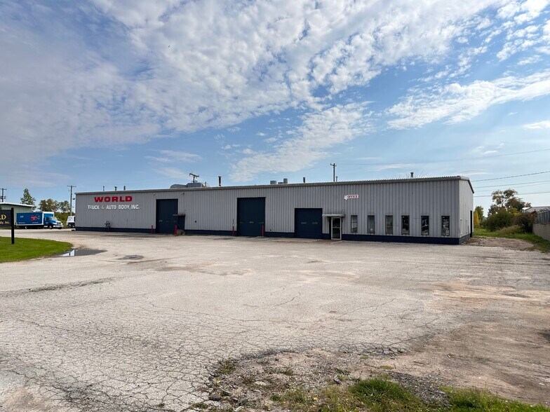 More Photos Of 3945 S Blue Star Dr, Traverse City Service For Lease