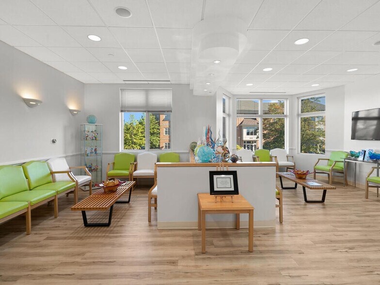 More Photos Of 46165 Westlake Dr, Sterling Medical For Sale