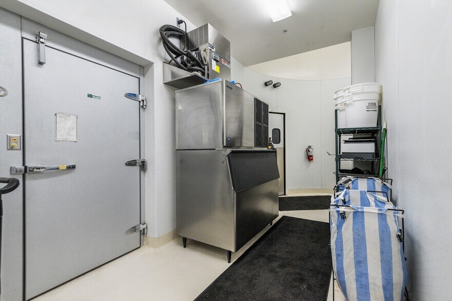 More Photos Of 208 S Green St, Sonora Restaurant For Sale