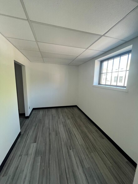 More Photos Of 220 N Main St, Sellersville Manufacturing For Lease