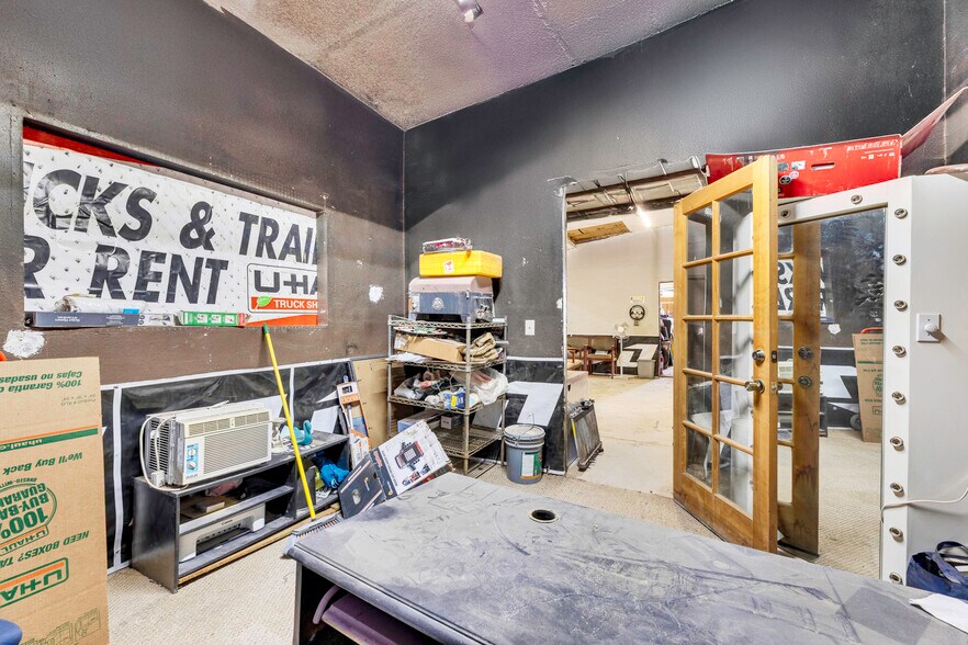 More Photos Of 14010 Montana Ave, El Paso Auto Salvage Facility For Sale