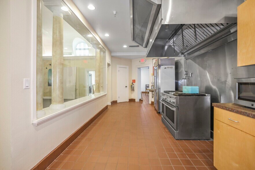 More Photos Of 155 8th St N, Saint Petersburg Office Residential For Lease