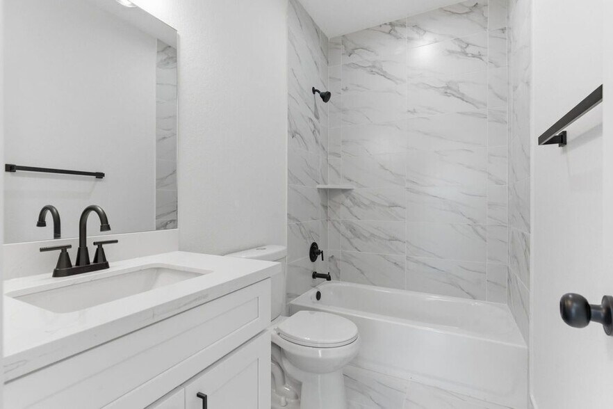 More Photos Of 428 Rhode Island st, Houston Apartments For Sale
