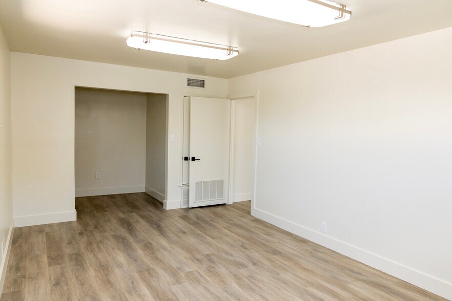 More Photos Of 307-311 Lombrano St, San Antonio Warehouse For Lease