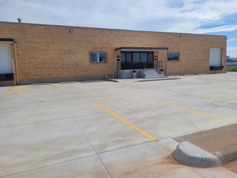 More Photos Of 406 Oak St, Wichita Falls Warehouse For Lease