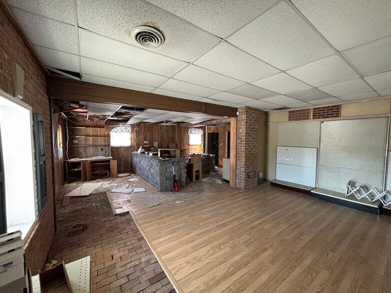 More Photos Of 125 N Blettner Ave, Hanover Industrial For Lease