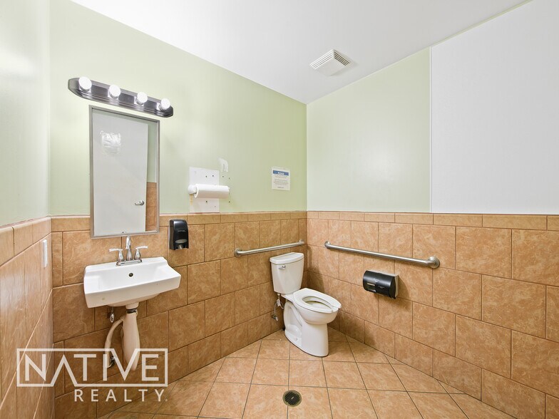 More Photos Of 3470 W Broward Blvd, Fort Lauderdale Freestanding For Sale