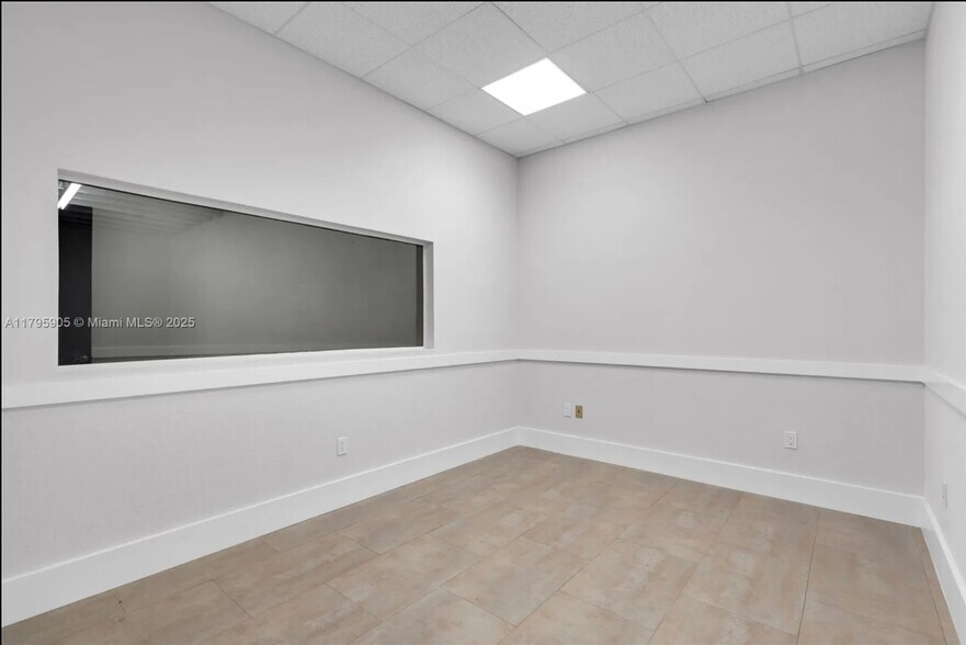 More Photos Of 8145 NW 33rd St, Doral Warehouse For Lease