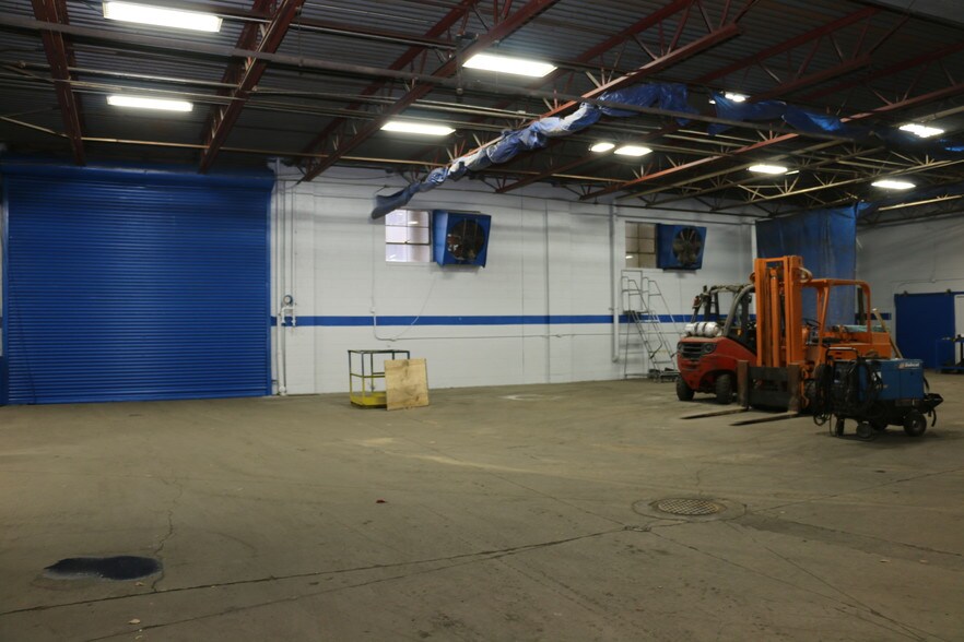 More Photos Of 28530 Reynolds St, Inkster Manufacturing For Lease