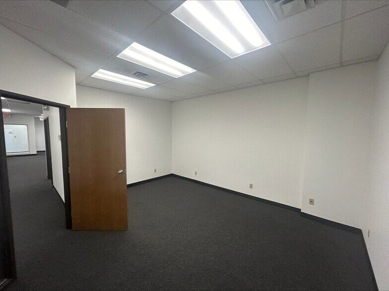 More Photos Of 3371 W Cleveland Rd, South Bend Light Distribution For Lease