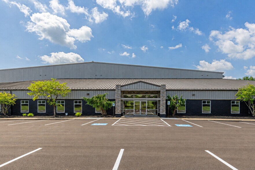 More Photos Of 220 S Noah Dr, Saxonburg Distribution For Lease