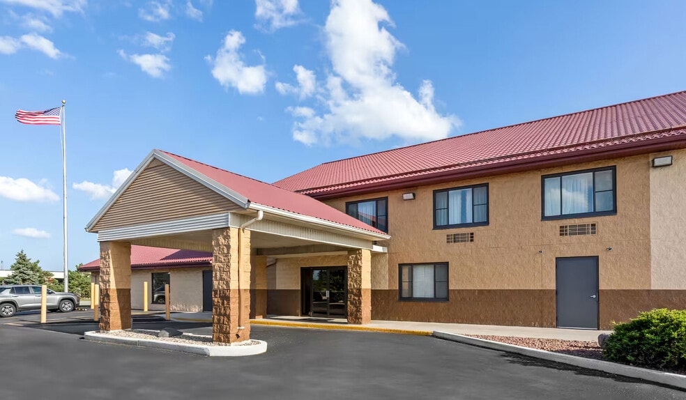 More Photos Of 910 S Sylvania Ave, Sturtevant Hotel For Sale