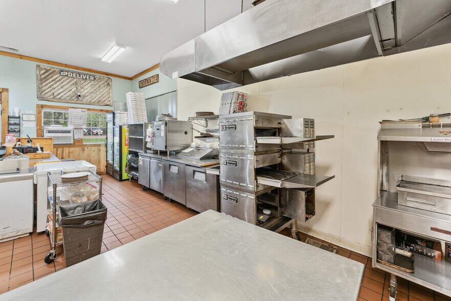 More Photos Of 410 Main St, Sandstone Restaurant For Sale