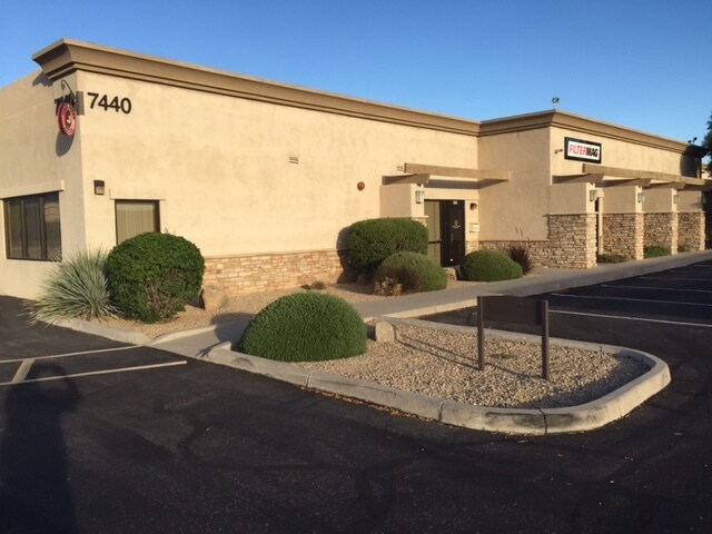 More Photos Of 7440 E Karen Dr, Scottsdale Service For Lease