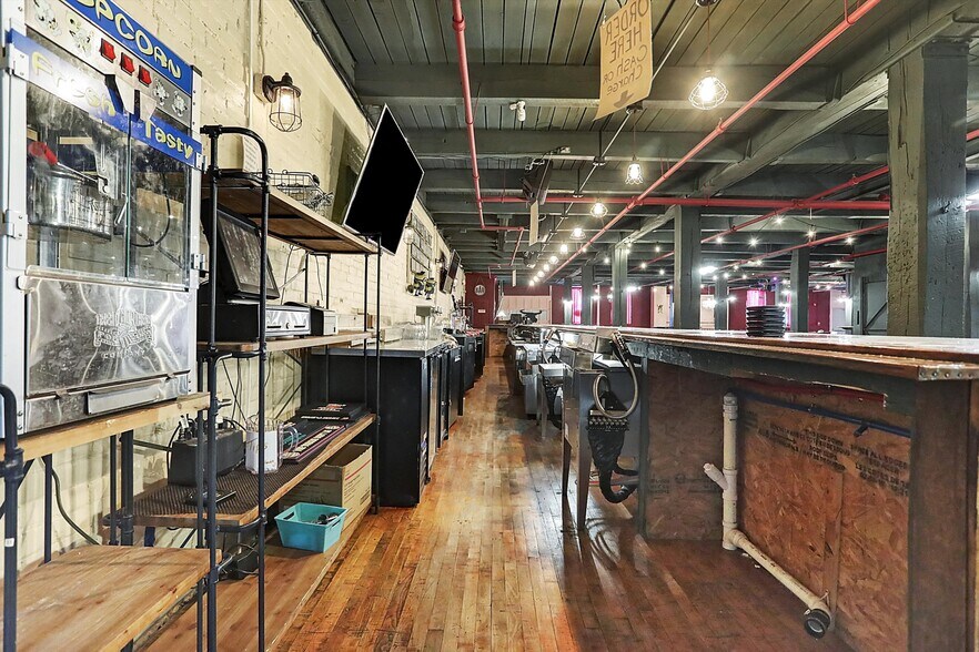 More Photos Of 35 S Main St, Batesville Warehouse For Sale