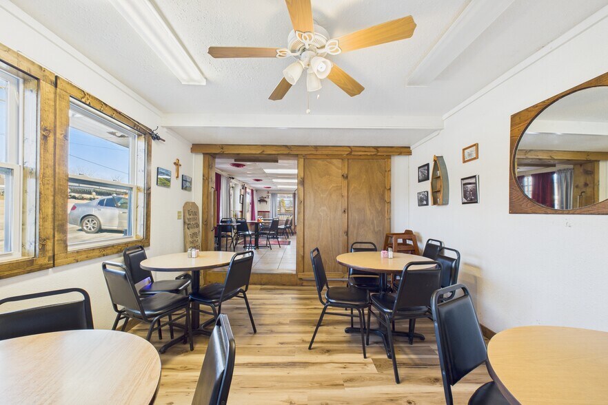 More Photos Of 1603 Central Blvd, Bull Shoals Restaurant For Sale