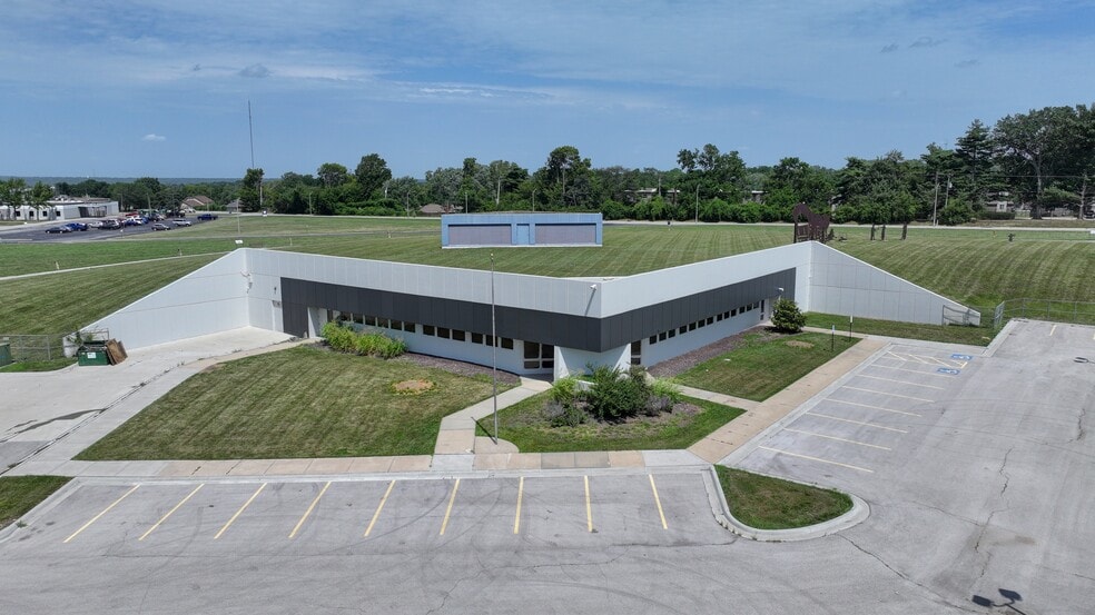 More Photos Of 9000 Old Santa Fe Rd, Kansas City Office For Sale