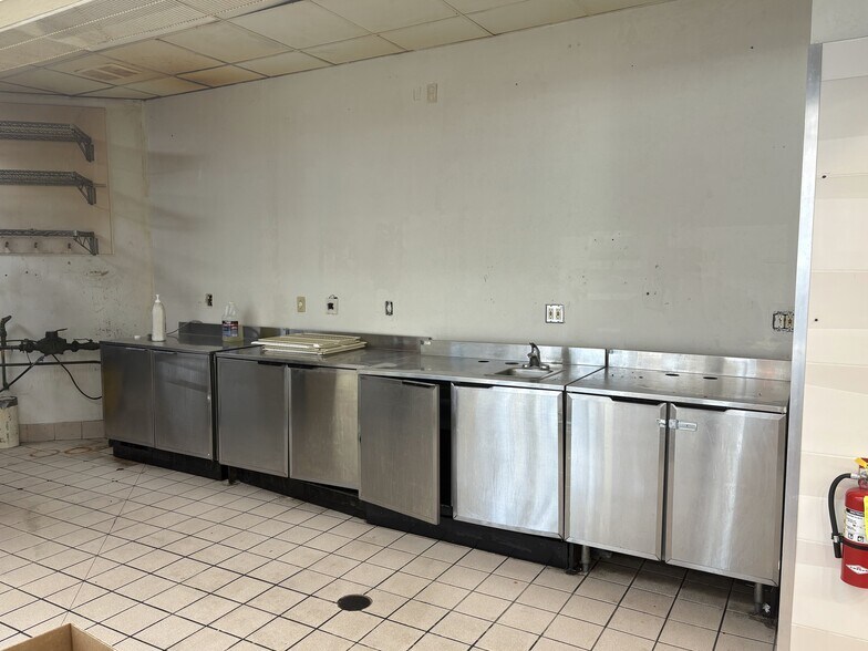 More Photos Of 80 West Ave, Saratoga Springs Convenience Store For Lease