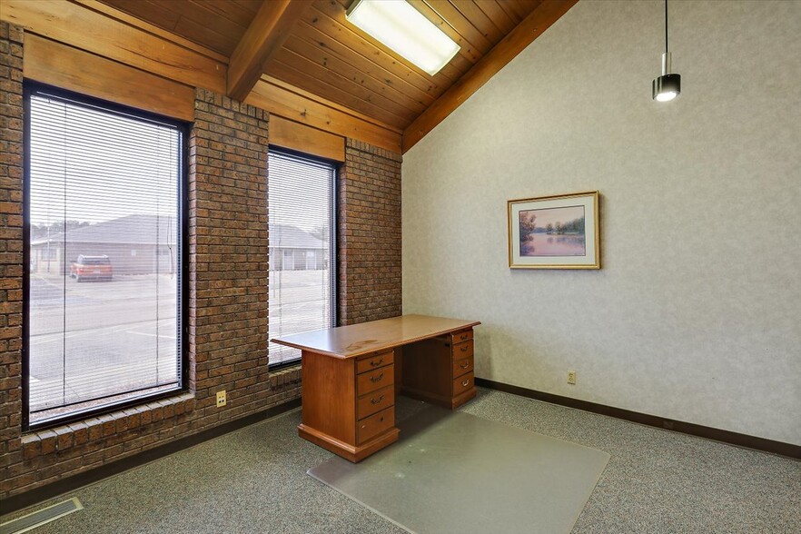 More Photos Of 101 Office Park Dr, Brandon Bank For Lease