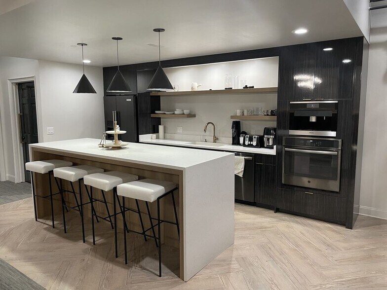 More Photos Of 3062 E Walton Blvd, Auburn Hills Office Residential For Lease