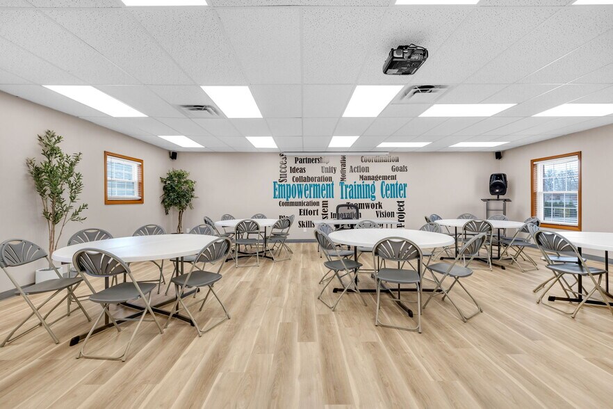 More Photos Of 10455-10499 N College Ave, Carmel Office For Sale