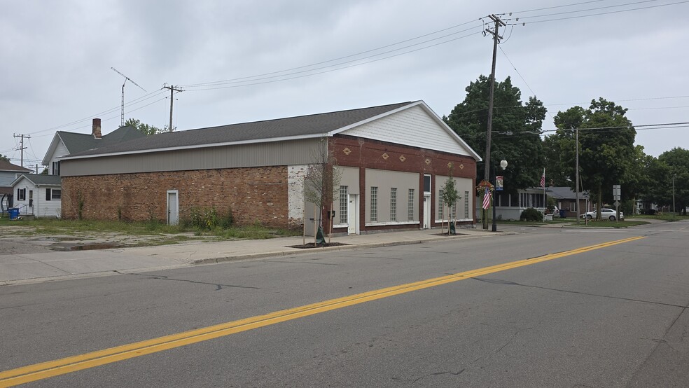 More Photos Of 127 North St, Morenci Showroom For Sale