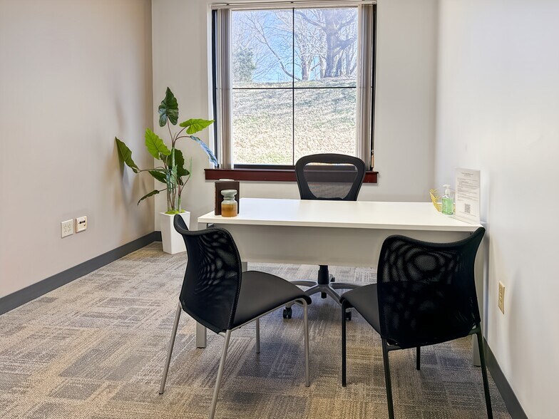 More Photos Of 9005 Overlook Blvd, Brentwood Coworking Space