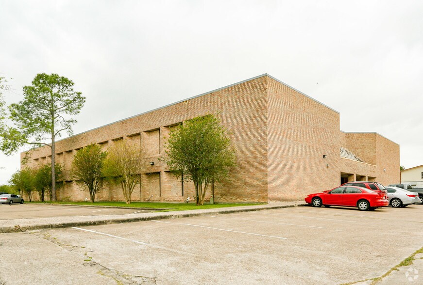 More Photos Of 8240 Antoine Dr, Houston Medical For Lease