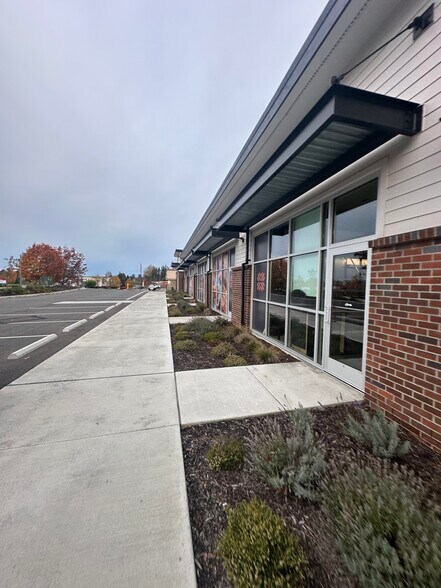 More Photos Of 145 E Stuart Rd, Bellingham Storefront Retail Office For Lease