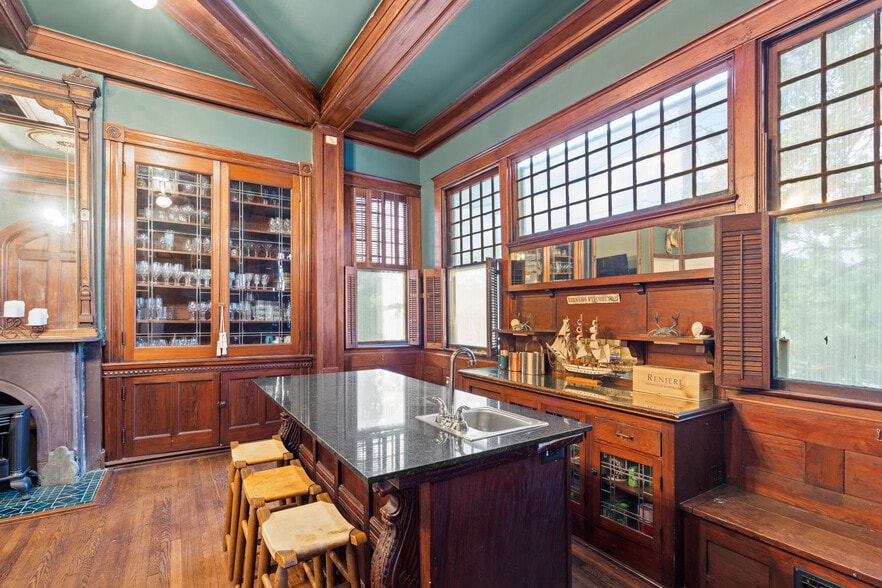 More Photos Of 1103 33rd St, Galveston Hotel For Sale