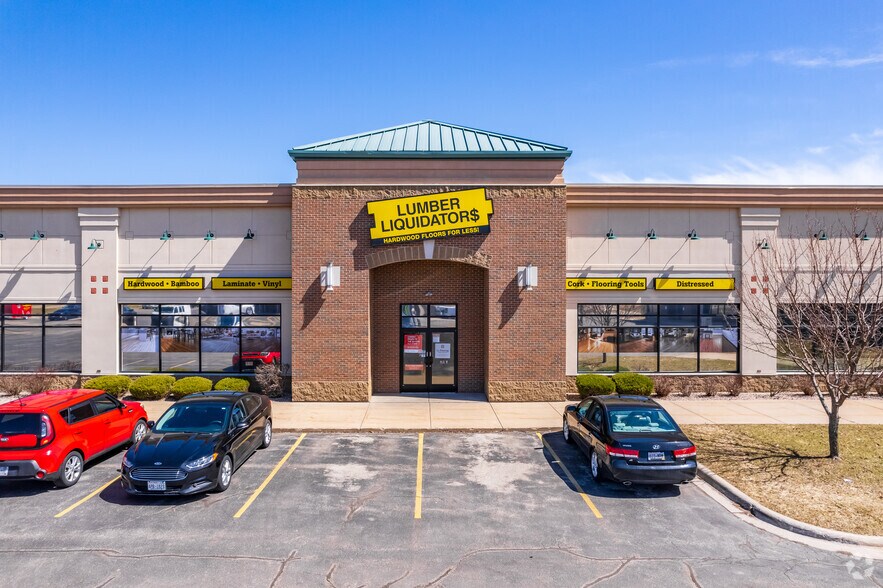 More Photos Of 1758-1920 N Casaloma Dr, Appleton Unknown For Lease