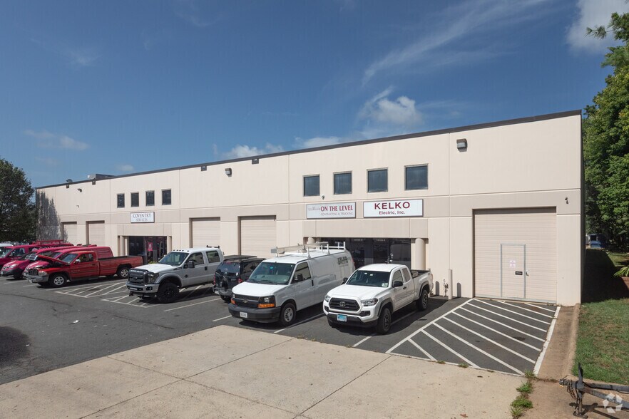 More Photos Of 14740 Flint Lee Rd, Chantilly Light Manufacturing For Lease