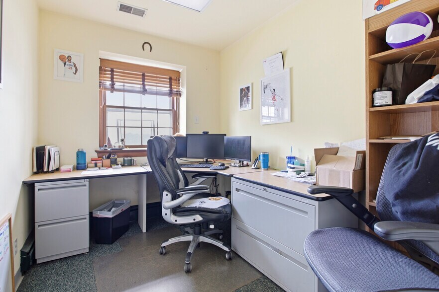 More Photos Of 678 Ferne Blvd, Drexel Hill Office For Sale