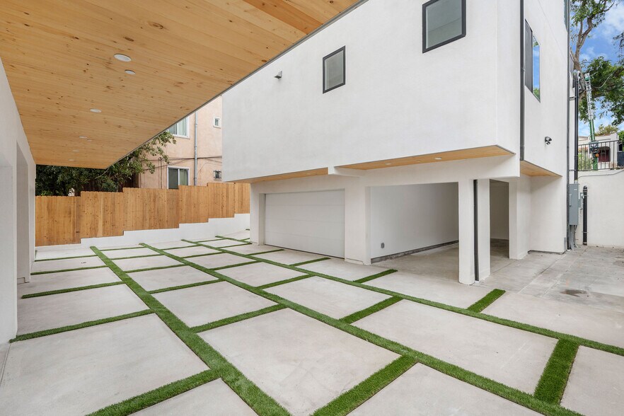 More Photos Of 726 Robinson St, Los Angeles Apartments For Sale