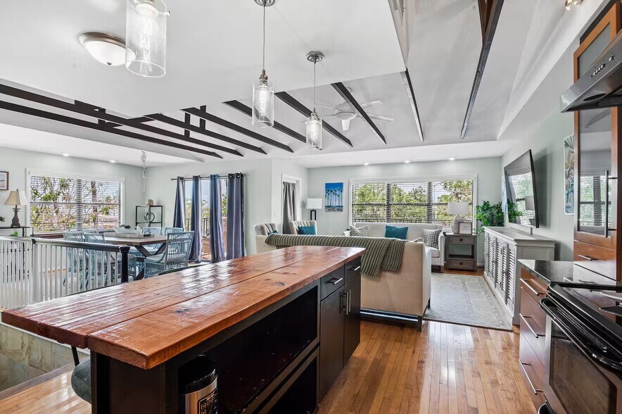More Photos Of 3062 Beach Blvd S, Gulfport Freestanding For Sale