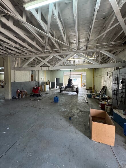 More Photos Of 226-232 Rivas St, San Antonio Manufacturing For Sale