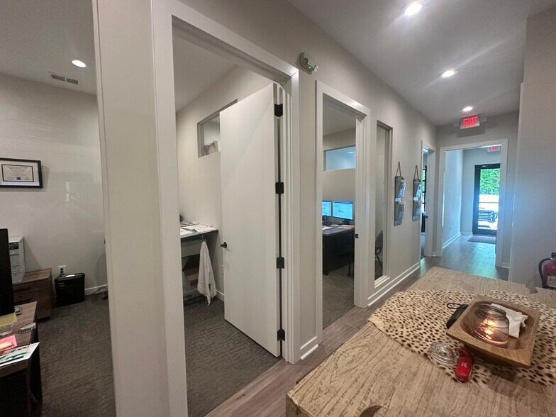 More Photos Of 6110 McFarland Station Dr, Alpharetta Medical For Lease