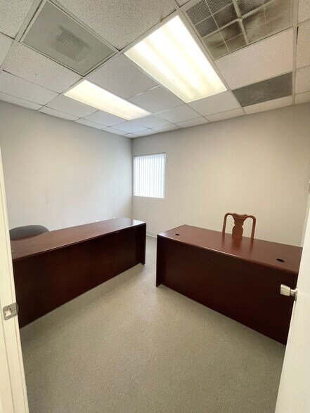 More Photos Of 4237 Salisbury Rd, Jacksonville Unknown For Lease